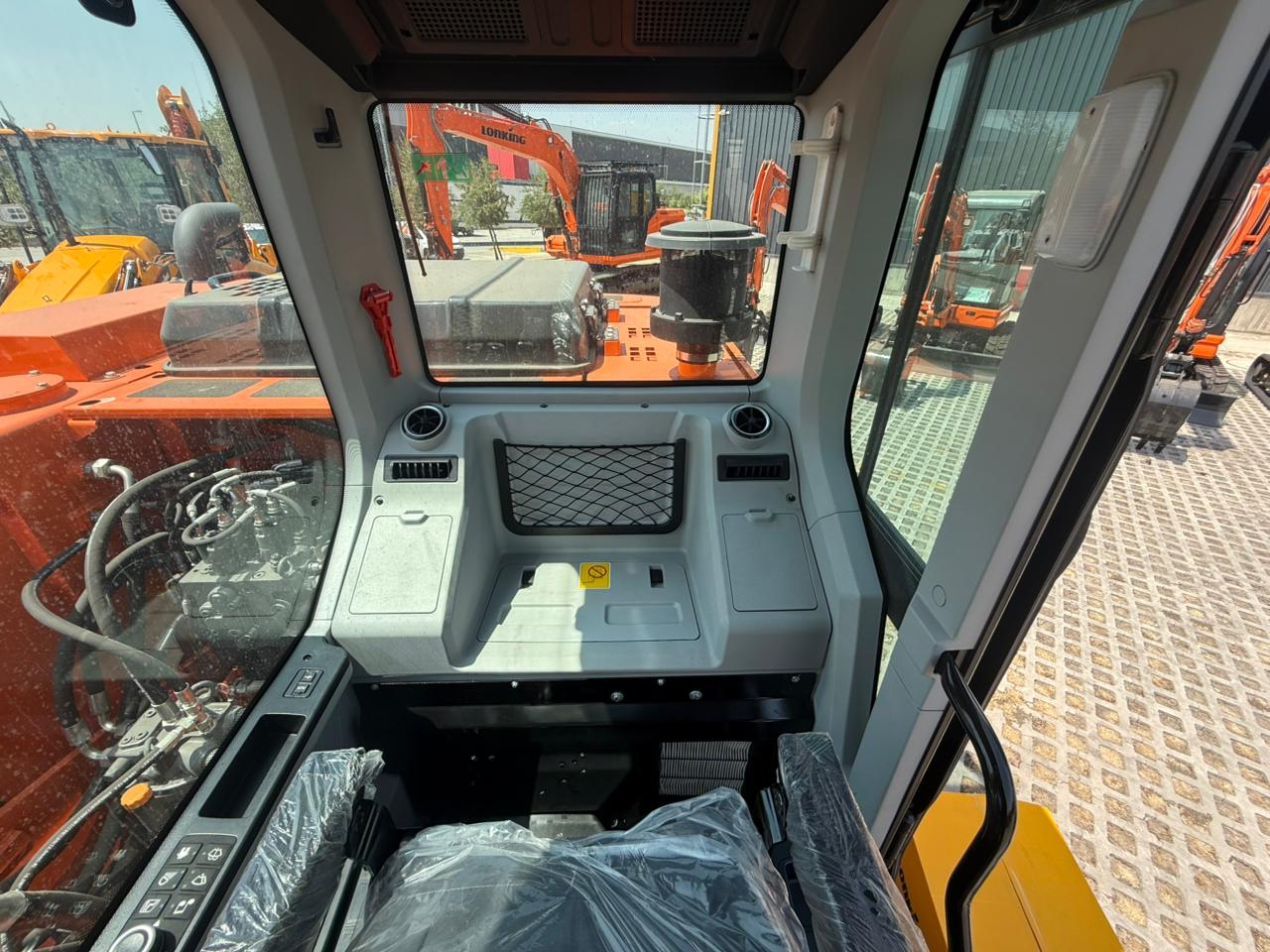 Excavadora Mediana Lonking CDM6150 - Imagen 13