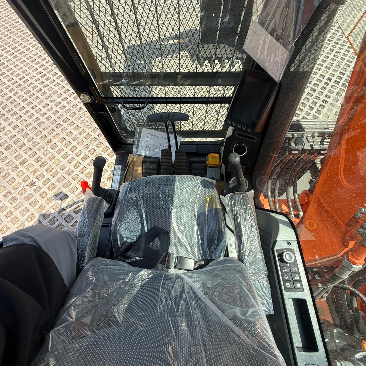 Excavadora Mediana Lonking CDM6150 - Imagen 10